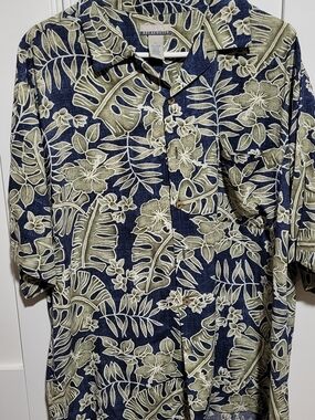 Breakwater Navy & Olive Tropical Short-Sleeve Button-Down Shirt - Men's L